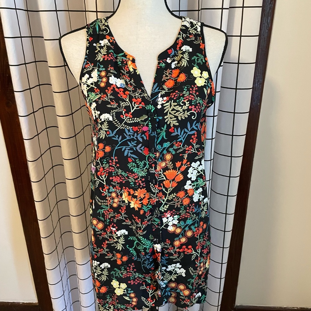 Sleeveless blk print blouse sz s